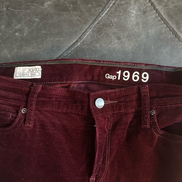 GAP HIGH RISE CORDUROY VINTAGE SLIM JEANS MAROON / WINE SZ-30/10 - Picture 4 of 6